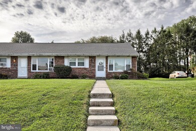 948 E Oak St, Palmyra, PA 17078 - photo 4