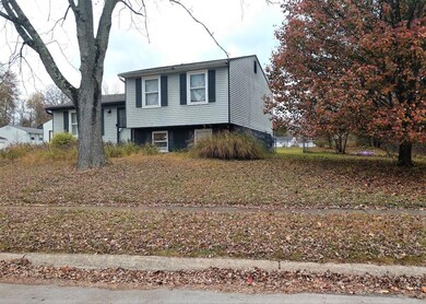 Co4101-front & fenced rear yard
