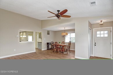 06-Living & Dining Room