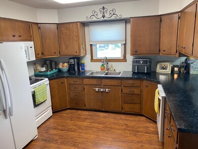 All Kitchen Appliances remain.