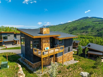 Sunny South Facing Deck w/ Mountain Views
