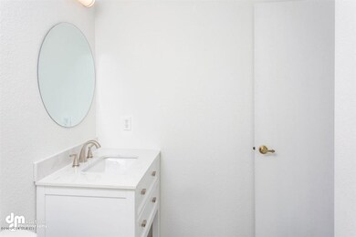 09-Downstairs Bathroom_DMD_0733