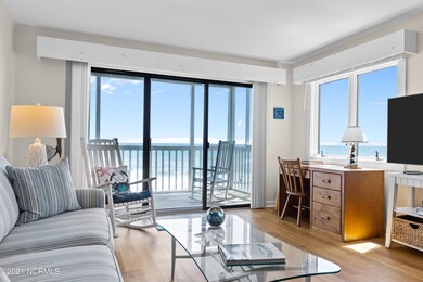 Breakers living area 4