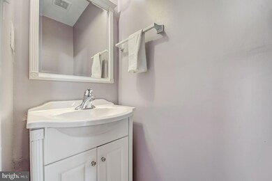 2496 Clover Field Cir, Herndon, VA 20171 - photo 6