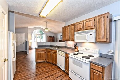 Kitchen that lends ease to the cook with a spaciou
