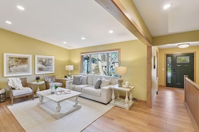 19139 Maple Leaf Dr, Eden Prairie, MN 55346 - photo 2