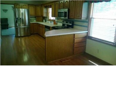 Spacious Kitchen with Eat-in Area