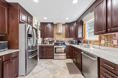 89 Meadow Ridge Ln, Milton, VT 05468 - photo 4