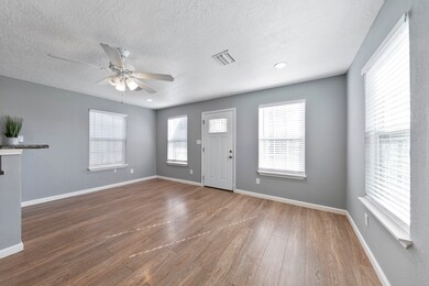 5604 1/2 Los Angeles St, Houston, TX 77026 - photo 7