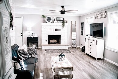 916 SW Spruce St, Grants Pass, OR 97526 - photo 2