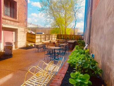 137 E G E Patterson Ave unit 504, Memphis, TN 38103 - photo 3