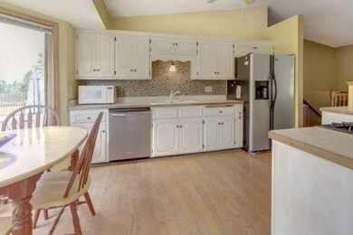 NEUTRAL DECOR AND LOTS OF ROOM FOR POTENTIAL HERE!