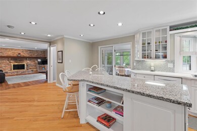 Cute decorative touches in the kitchen, like the d