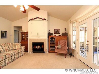 Family Room w/gas Fireplace
