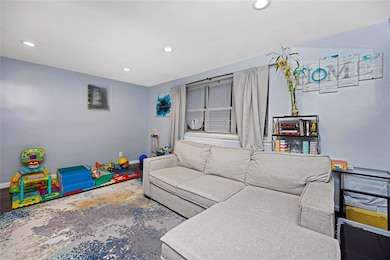 Lindenwood Village Section C unit 2M, Howard Beach, NY 11414 - photo 7