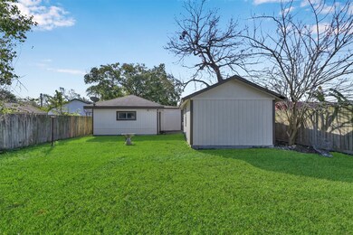 2517 Avenue of Oaks St, Houston, TX 77026 - photo 3