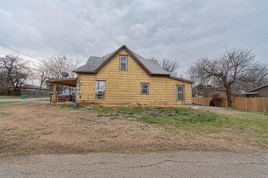 805 Buck St, Gainesville, TX 76240 - photo 6