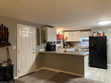 Kitchen and breakfast bar.
