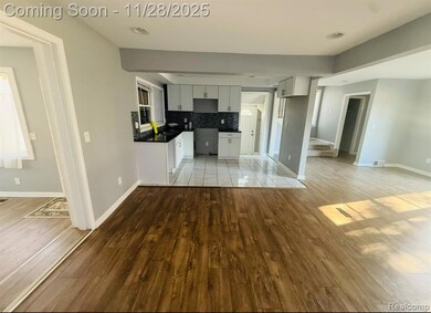 10310 W Outer Dr, Detroit, MI 48223 - photo 5