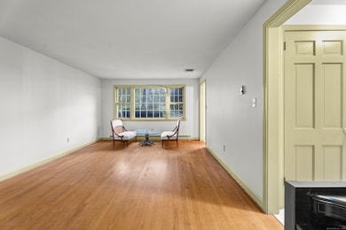 8 Roberts Rd, Bloomfield, CT 06002 - photo 3