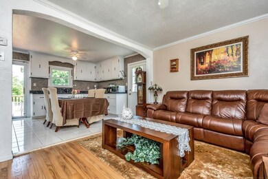 33 Endicott Dr, Westborough, MA 01581 - photo 2