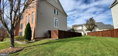 16495 Steerage Cir, Woodbridge, VA 22191 - photo 2