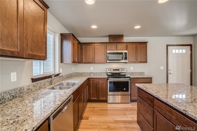 421 S Kansas Loop, East Wenatchee, WA 98802 - photo 2