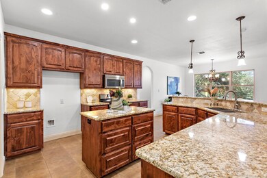 Kitchen with appliances with stainless steel fini