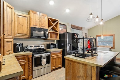 340 Rio Oak Rd, Lakehills, TX 78063 - photo 4