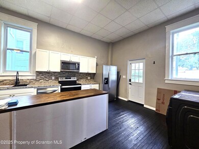 28 1/2 E Columbus Ave unit 1st fl, Pittston, PA 18640 - photo 3