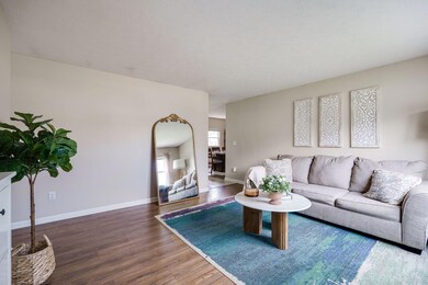 6-web-or-mls-1139-chalet-ave