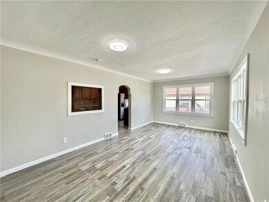 2303 Maple St, Des Moines, IA 50317 - photo 2