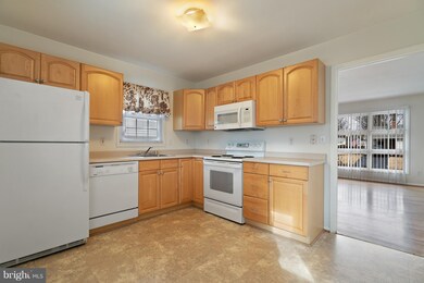 103 Rolling Rd, Gaithersburg, MD 20877 - photo 5