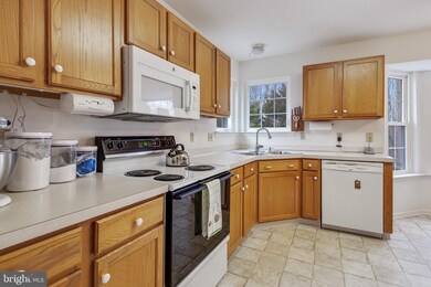 225 E Flagstone Dr, Newark, DE 19702 - photo 4