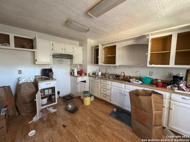 1635 Lakeview Dr, Canyon Lake, TX 78133 - photo 7