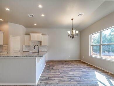 5728 Cedar Tree Cir, Guthrie, OK 73044 - photo 4