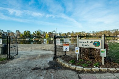 306 Locust St, Lake In the Hills, IL 60156 - photo 5