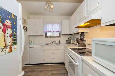 9 Robin Rd, Howell, NJ 07731 - photo 4