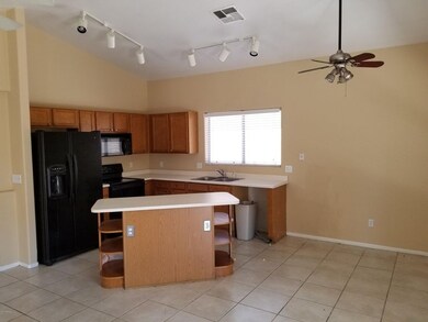 Kitchen w/Island