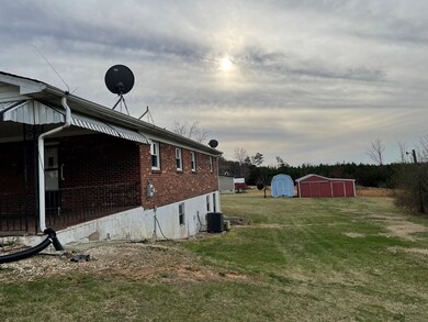 556 Wyatt Farm Rd, Callands, VA 24530 - photo 4