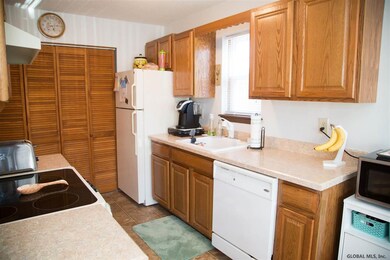 1912 Cambridge Manor Dr, Schenectady, NY 12302 - photo 2