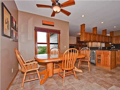 Kitchen & Dining Area
