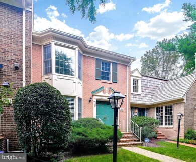 10781 Brewer House Rd, Rockville, MD 20852 - photo 2