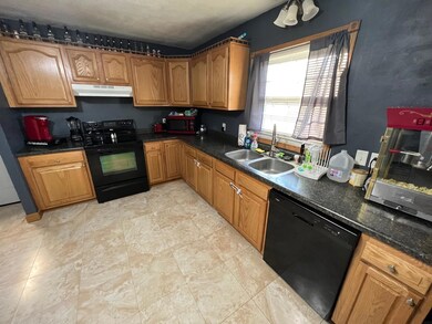 333 Pearl St, Hawkeye, IA 52147 - photo 4