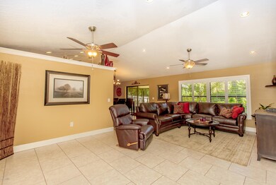 livingroom-entrance