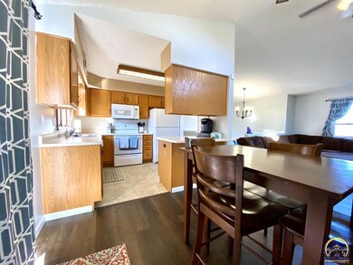 3635 SW Skyview Dr, Topeka, KS 66614 - photo 5