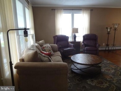 533 E King St, Littlestown, PA 17340 - photo 2