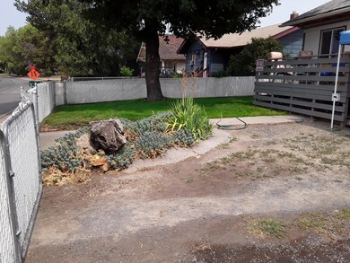 427 N Crater Lake Pkwy, Klamath Falls, OR 97601 - photo 5