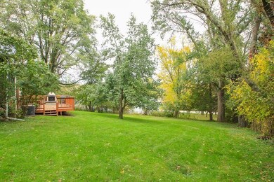 890 Valley View Dr, Cedar Rapids, IA 52403 - photo 2