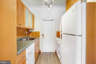 2032-2040 Belmont Rd NW unit 521, Washington, DC 20009 - photo 6